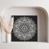 Pictură mandala, pânza neagră cu sclipici, model floare, 30x30 cm, Pictorul Fericit