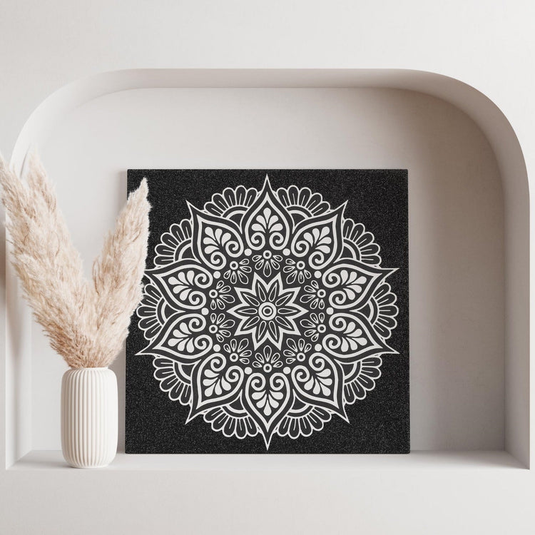 Pictură mandala, pânza neagră cu sclipici, model floare, 30x30 cm, Pictorul Fericit - Pictorul Fericit